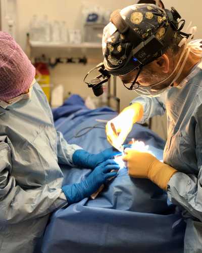Opération de chirurgie esthétique réalisée par le Dr Cédric Kron dans une clinique à Paris 8ème